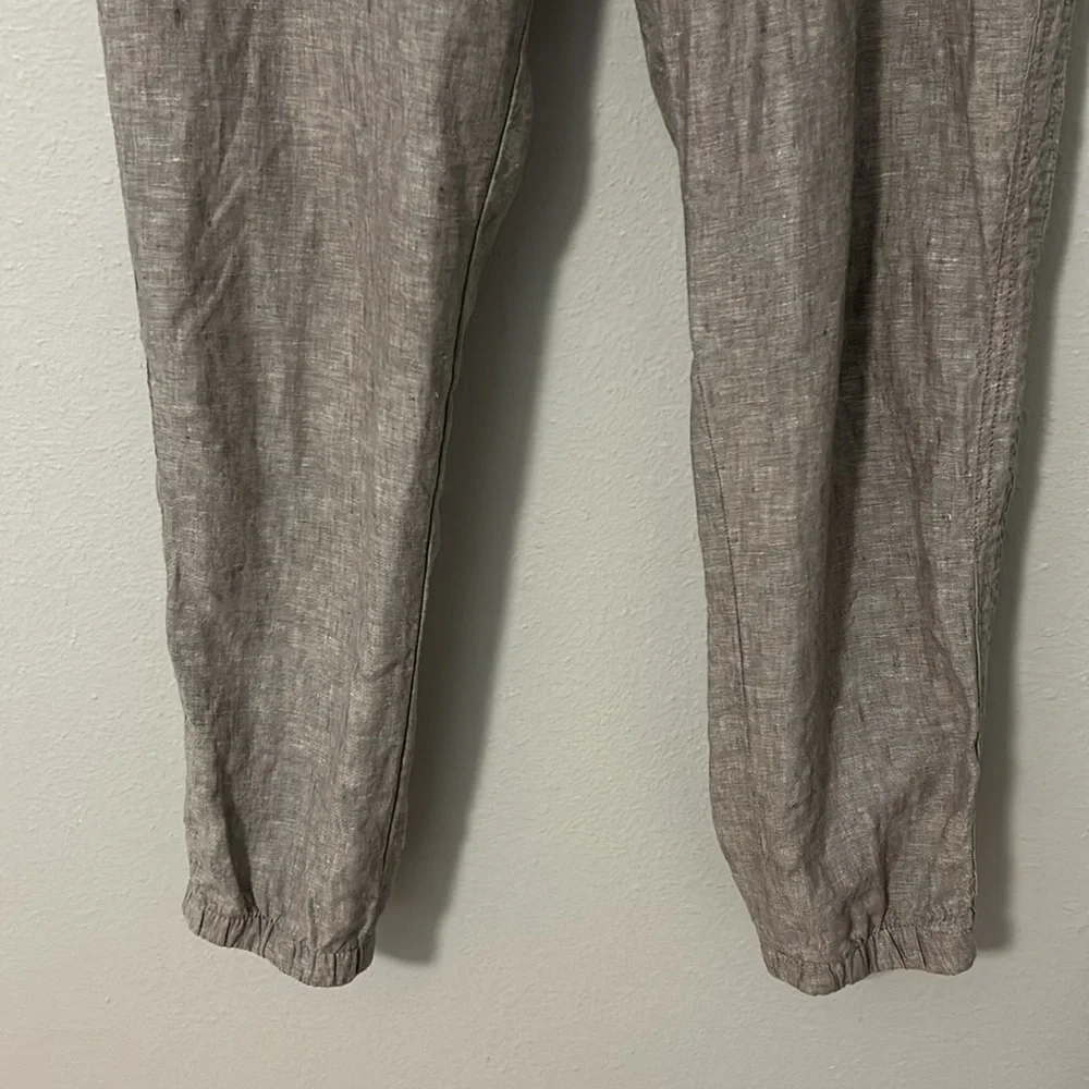 Athleta linen Cabo joggers, gray, women’s size 10. Zipper pockets. Cute!